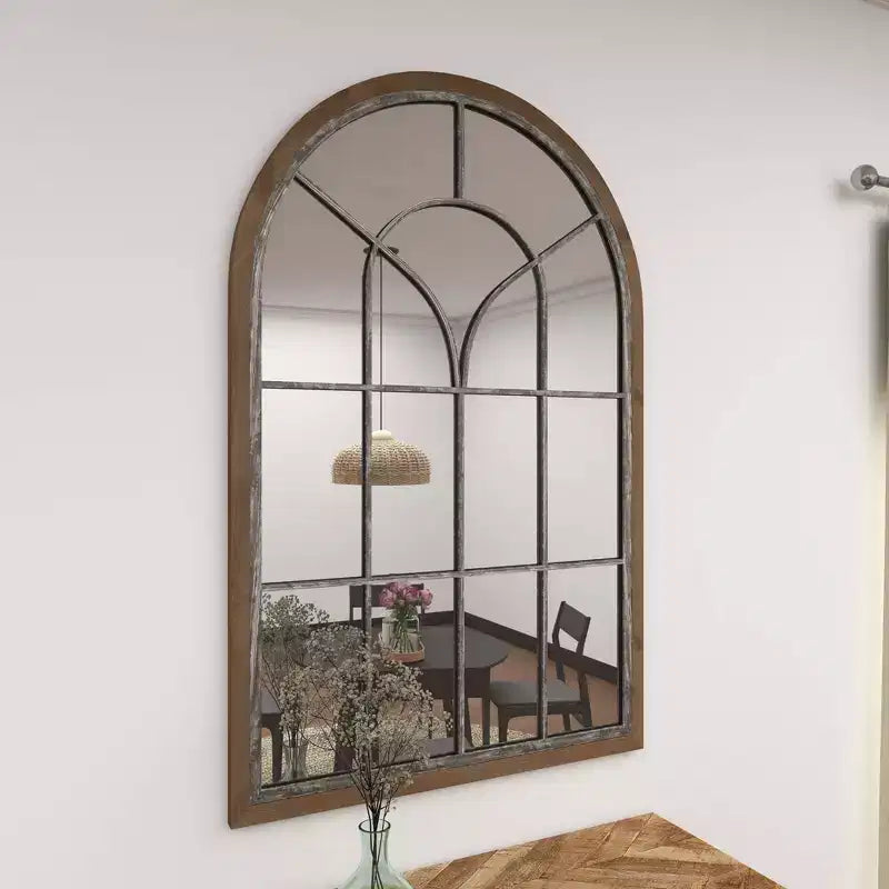 Miroir mural en bois inspiré d'une vitre de fenêtre, avec dessus arqué, marron, finition blanc délavé vieilli