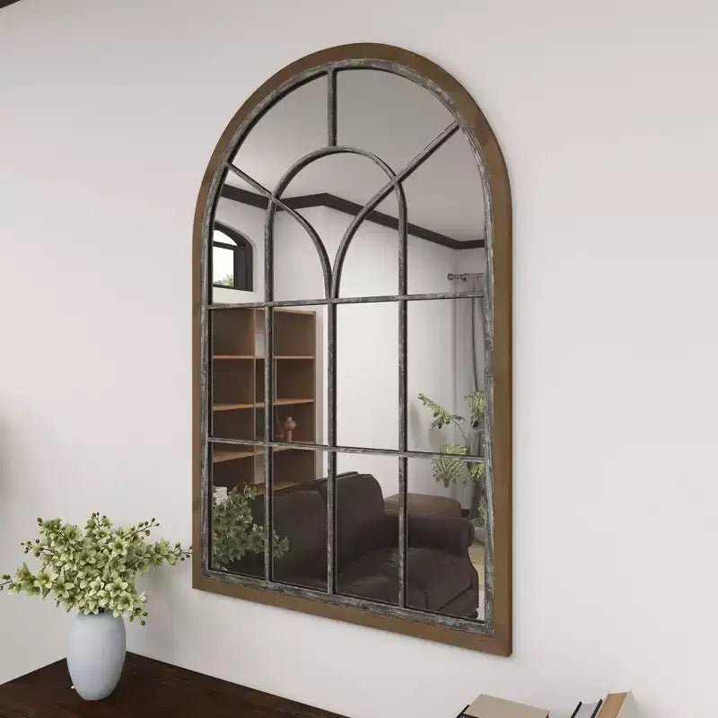 Miroir mural en bois inspiré d'une vitre de fenêtre, avec dessus arqué, marron, finition blanc délavé vieilli
