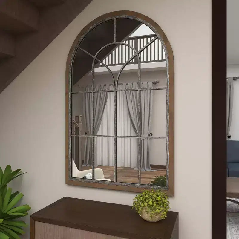 Miroir mural en bois inspiré d'une vitre de fenêtre, avec dessus arqué, marron, finition blanc délavé vieilli