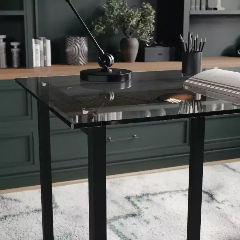 Bureau à plateau en verre et cadre métallique pour télétravail
