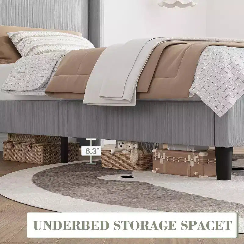 Cadre de lit double avec tête de lit et oreilles, revêtement en velours à rayures verticales, 2 poches de rangement, support à lattes en bois, beige