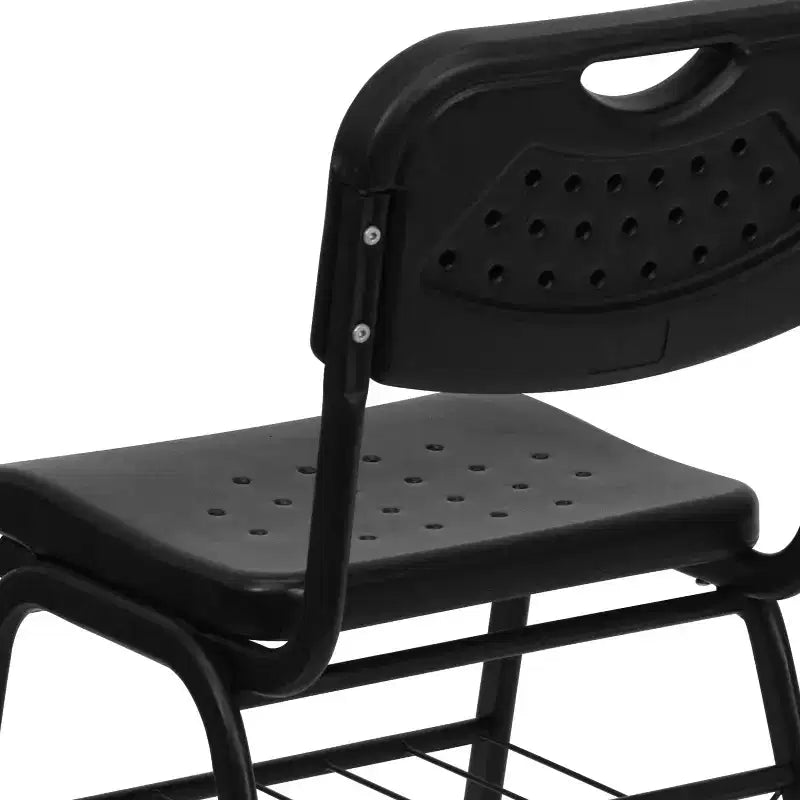 Chaise de classe d'étudiant en plastique noir avec panier à livres