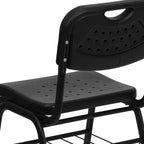 Chaise de classe d'étudiant en plastique noir avec panier à livres